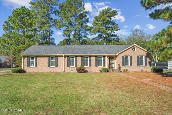 3000 Camelot Drive, Kinston, NC 28504