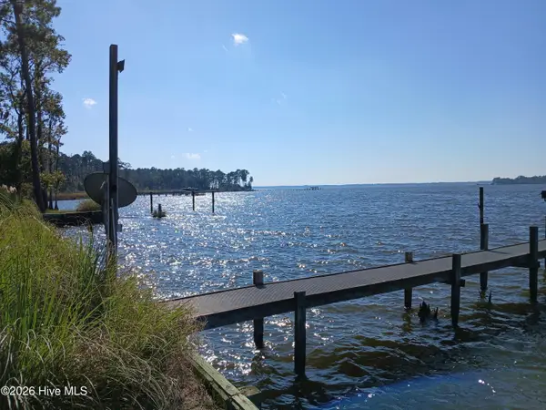 5684 Creek Pointe Road, New Bern, NC 28560