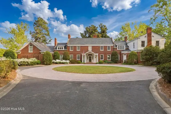 200 Hollycrest Drive, Pinehurst, NC 28374