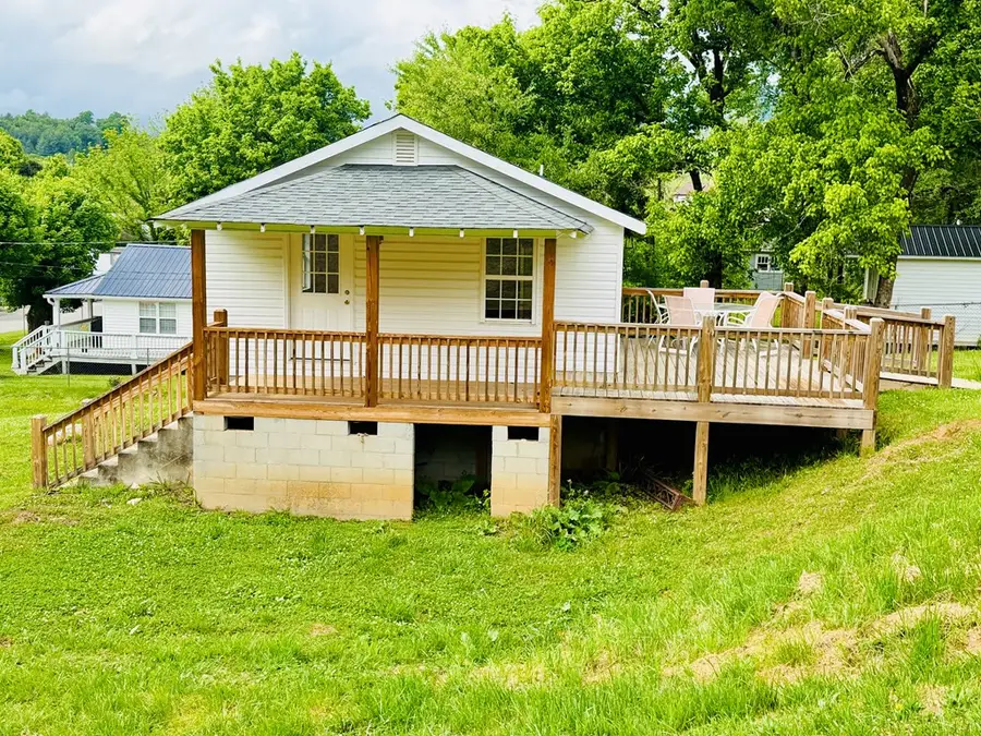 319 Circle Street, Robbinsville, NC 28771 - #2