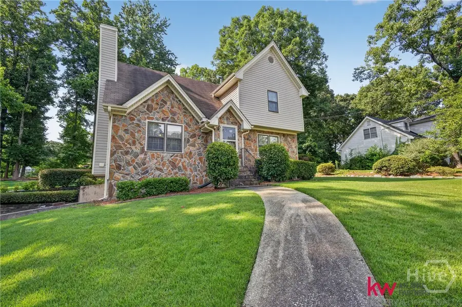 981 Thousand Oaks Drive, Lawrenceville, GA 30043 - #2