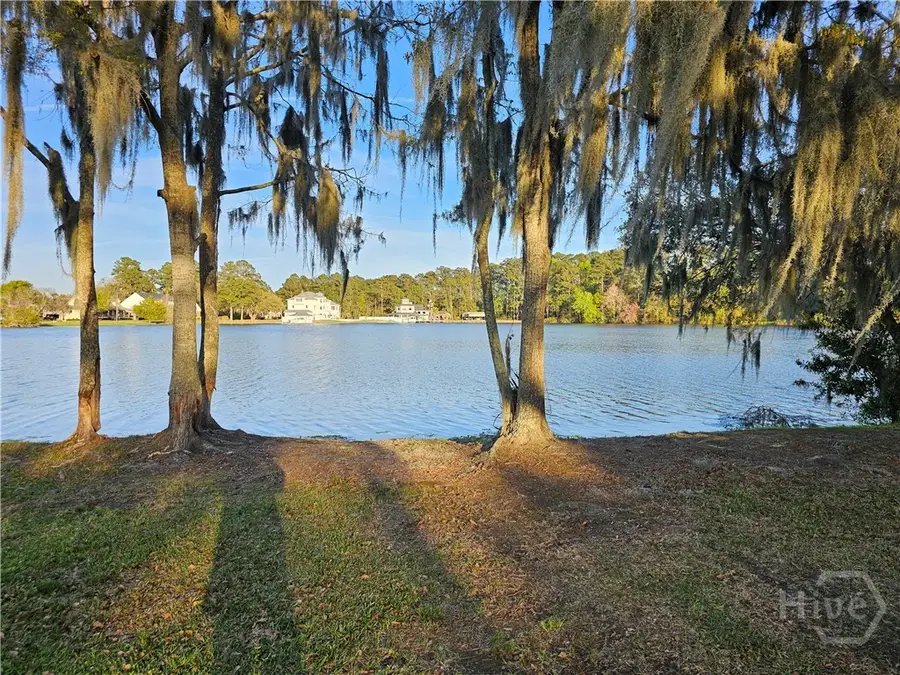 127 Lakeshore Drive, Savannah, GA 31419 - Image #3