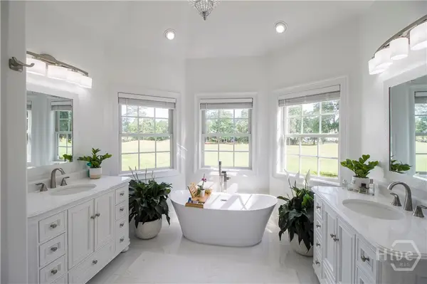 11 White Oak Bluff, Savannah, GA 31405