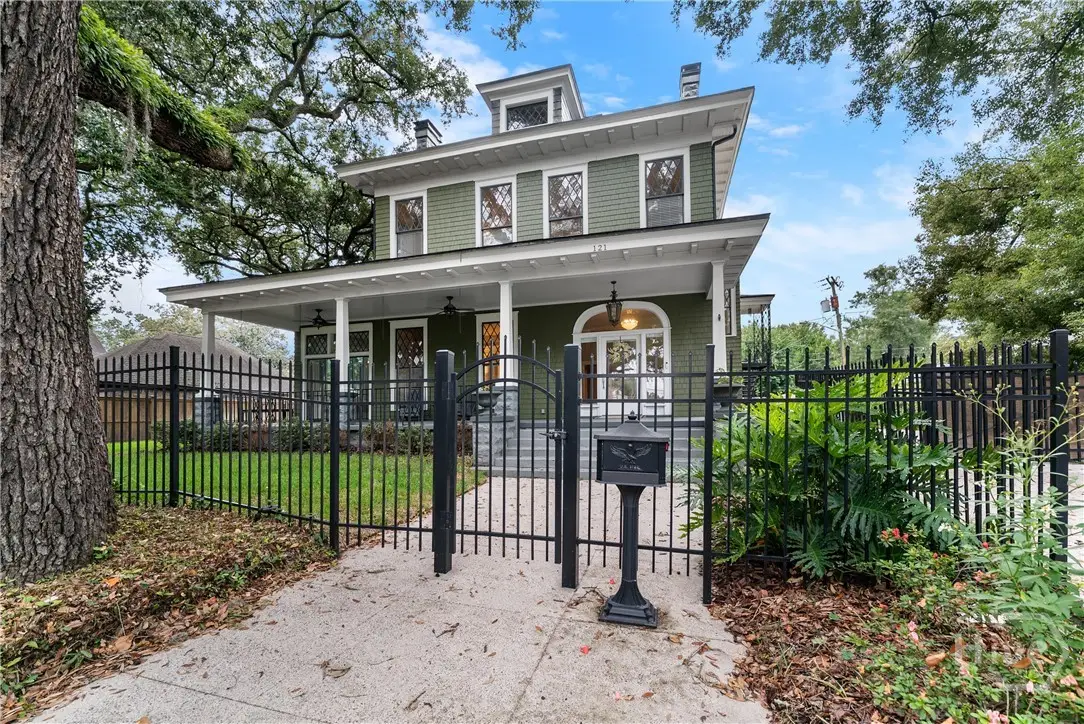 121 E Victory Drive, Savannah, GA 31405 - Image #1