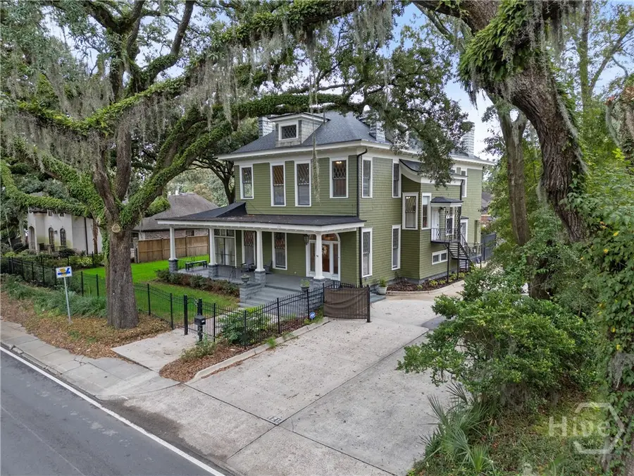 121 E Victory Drive, Savannah, GA 31405 - Image #2