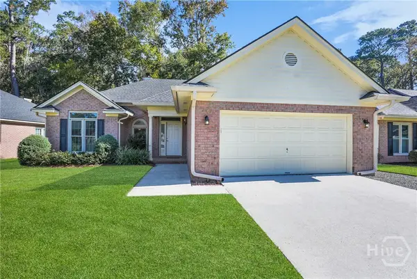 8 Oak Park Place, Savannah, GA 31405