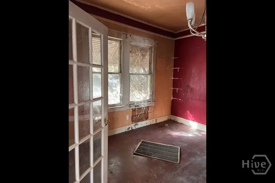 1228 E 39th Street, Savannah, GA 31404 - #3