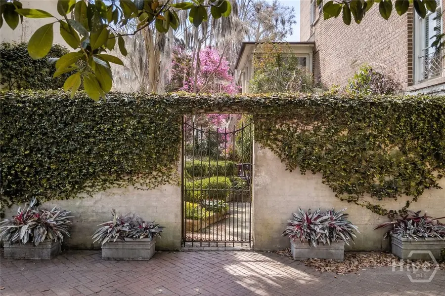 11 W Jones Street, Savannah, GA 31401 - #3