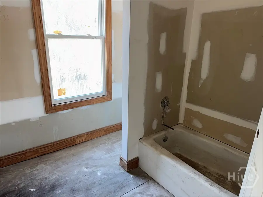 220 W 33rd Street, Savannah, GA 31401 - #3