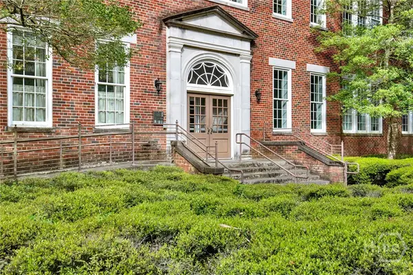 1835 Skidaway Road #206, Savannah, GA 31404