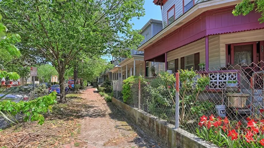 223 W 38th Street, Savannah, GA 31401 - #3