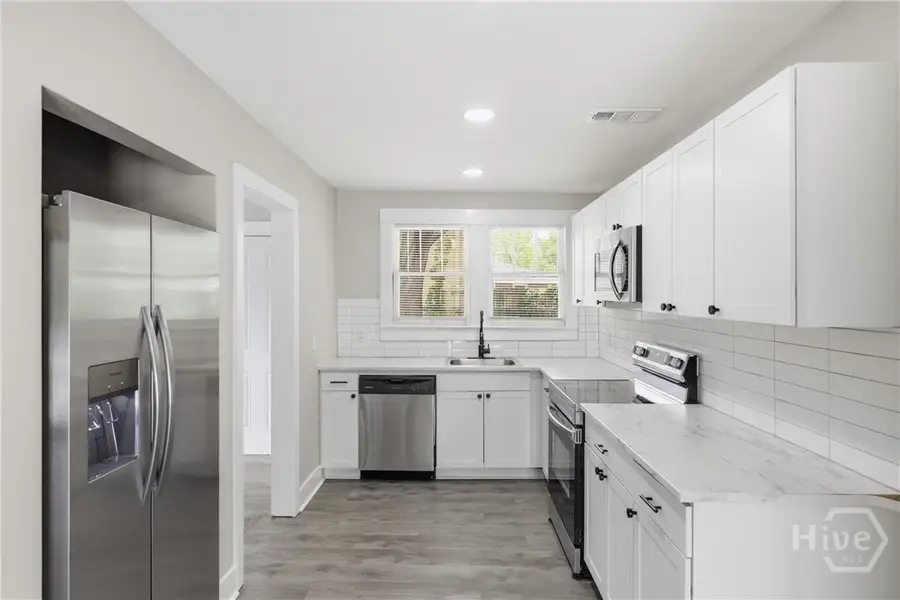 122 W 54th Street, Savannah, GA 31405 - #2