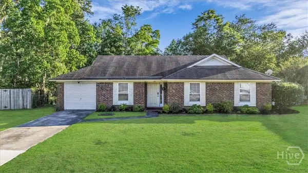 40 Whippoorwill Lane E, Richmond Hill, GA 31324