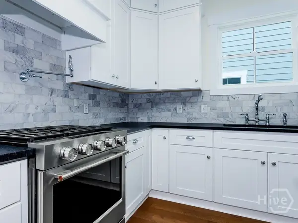 809 E 36th Street, Savannah, GA 31401