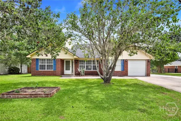 41 Whippoorwill Lane E, Richmond Hill, GA 31324