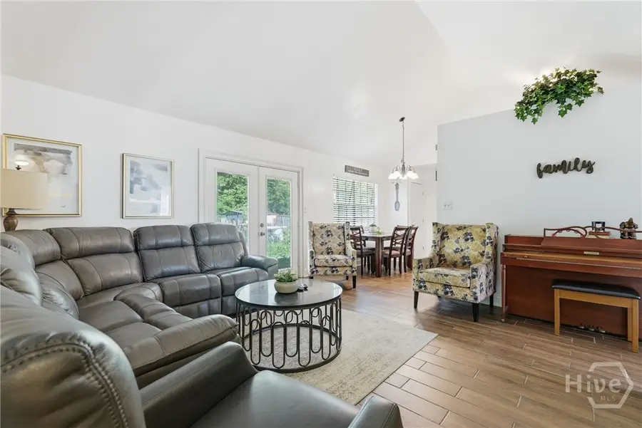 126 S Robinhood Drive, Savannah, GA 31406 - #3