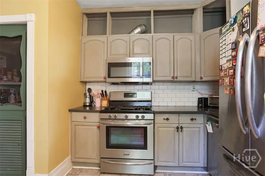 207 W 38th Street, Savannah, GA 31401 - #3