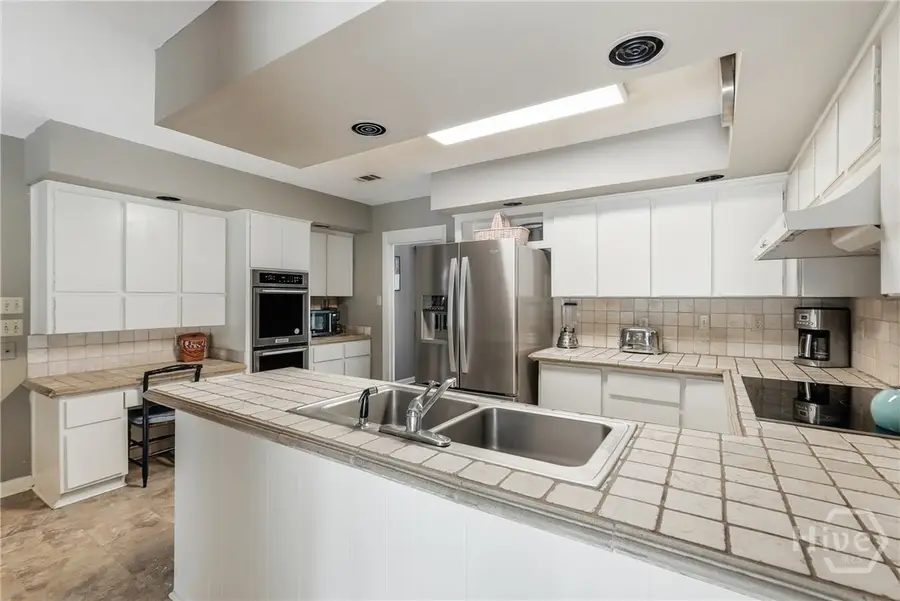 207 Devonshire Road, Savannah, GA 31410 - #2