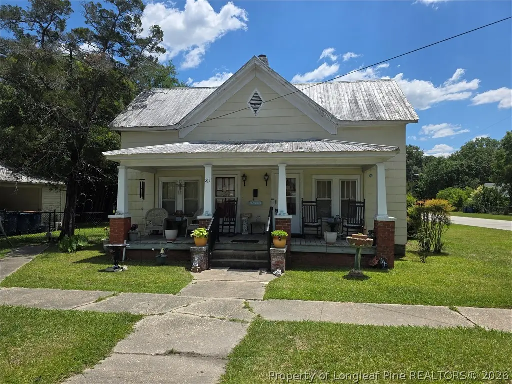 211 S Elm Avenue, Dunn, NC 28334 - #1
