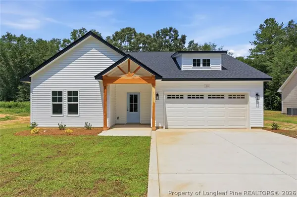 211 E 7th Avenue, Raeford, NC 28376