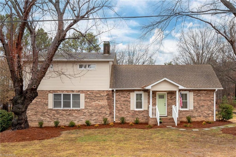 260 Sara Lane, Winston Salem, NC 27103 BHGRE
