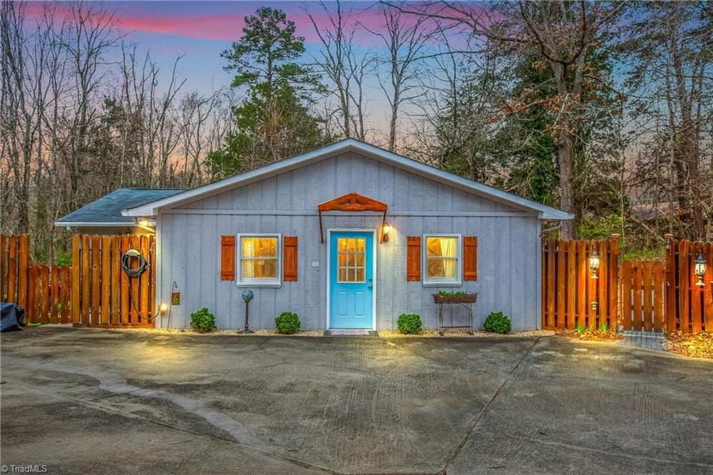 4039 Bethania Station Road, Winston Salem, NC 27106 BHGRE