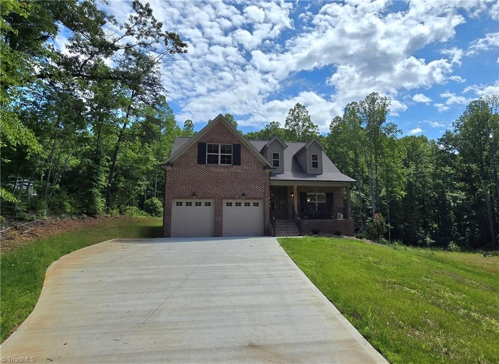1055 Kapstone Crossing, Lexington, NC 27295 BHGRE