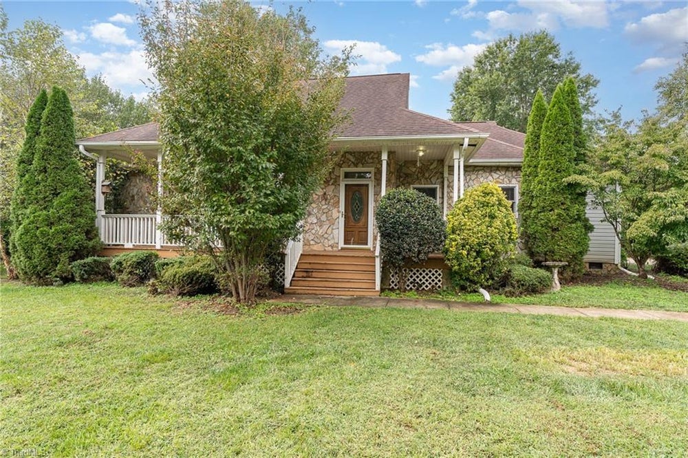 7549 Strawberry Road, Summerfield, NC 27358 BHGRE
