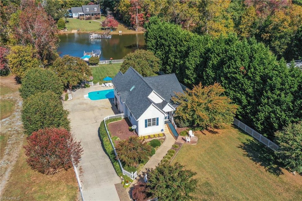 2035 Waterford Pointe Road, Lexington, NC 27292 BHGRE