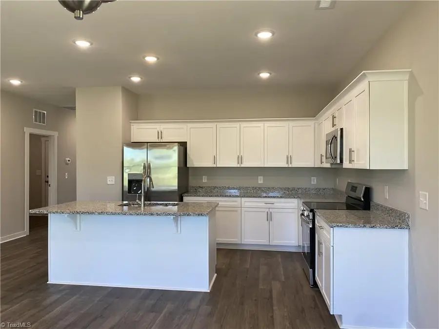 413 E Lee Avenue, Yadkinville, NC 27055 - #3