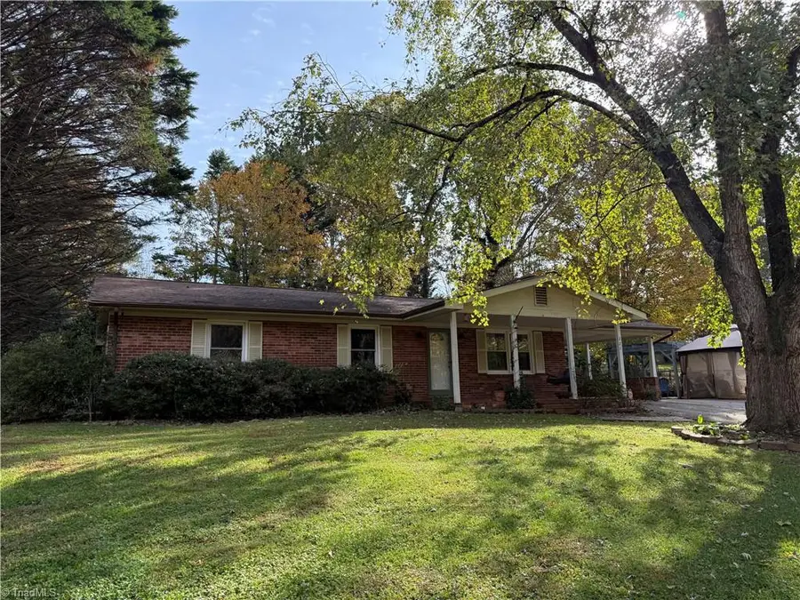 221 Doncaster Drive, North Wilkesboro, NC 28659 - Image #2