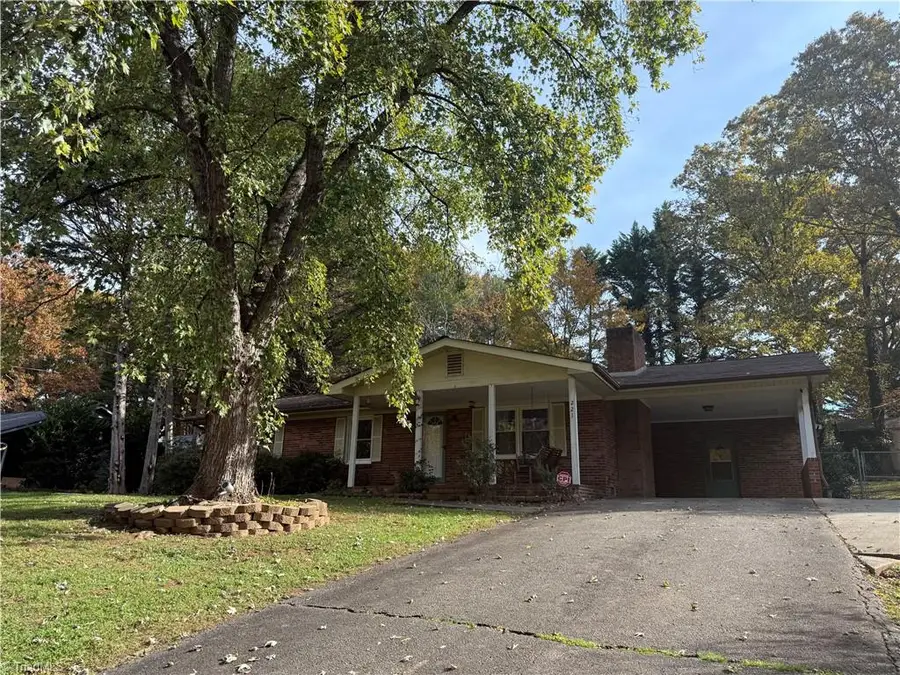 221 Doncaster Drive, North Wilkesboro, NC 28659 - Image #3