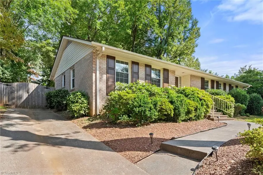 812 Larkwood Drive, Greensboro, NC 27410 - Image #2