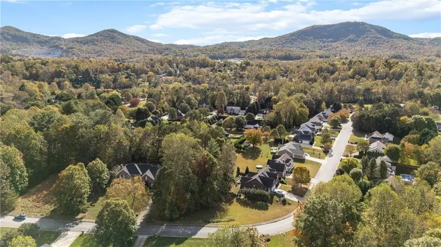 924 Barrington Drive, Lenoir, NC 28645 - Image #2