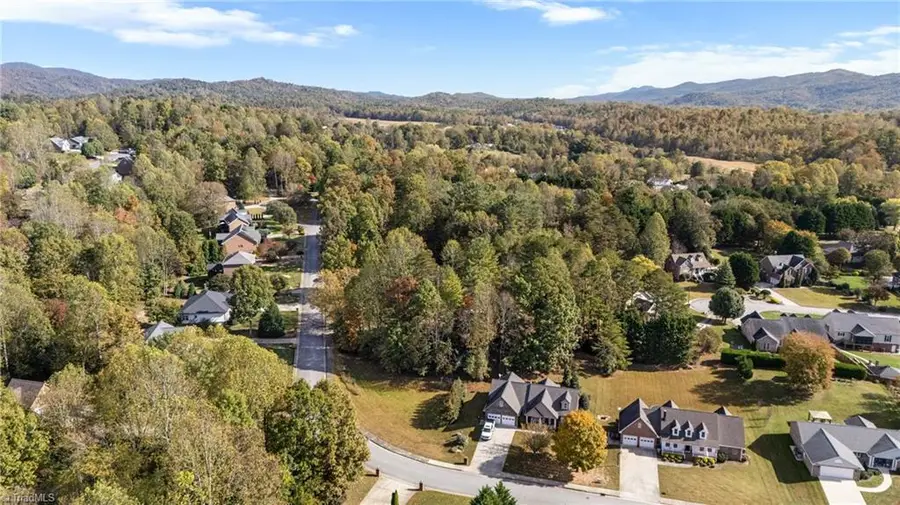 924 Barrington Drive, Lenoir, NC 28645 - Image #3