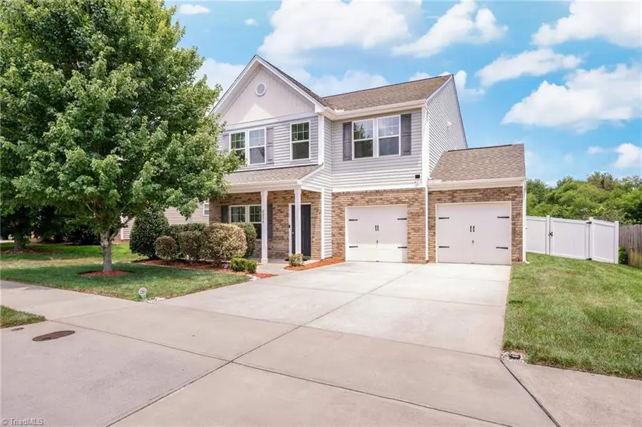 4254 Lochurst Drive, Pfafftown, NC 27040 - Image #2