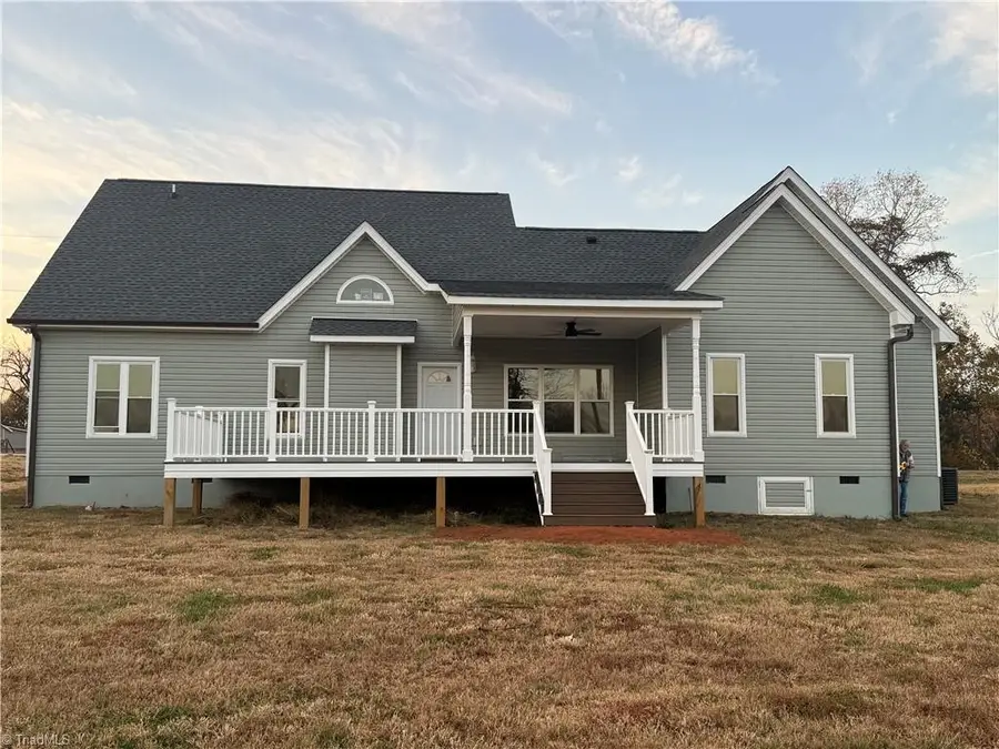 1622 Country Club Road, Yadkinville, NC 27055 - Image #3