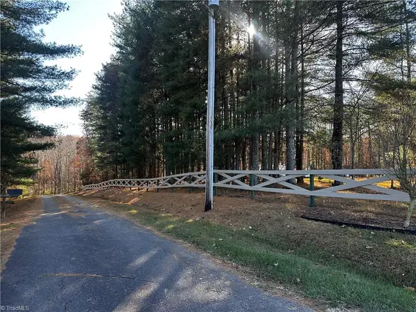 1089 Annie Sophia Lane, Roaring River, NC 28669