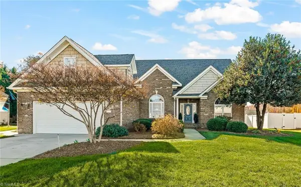 3196 Knoll Ridge Drive, Walkertown, NC 27051