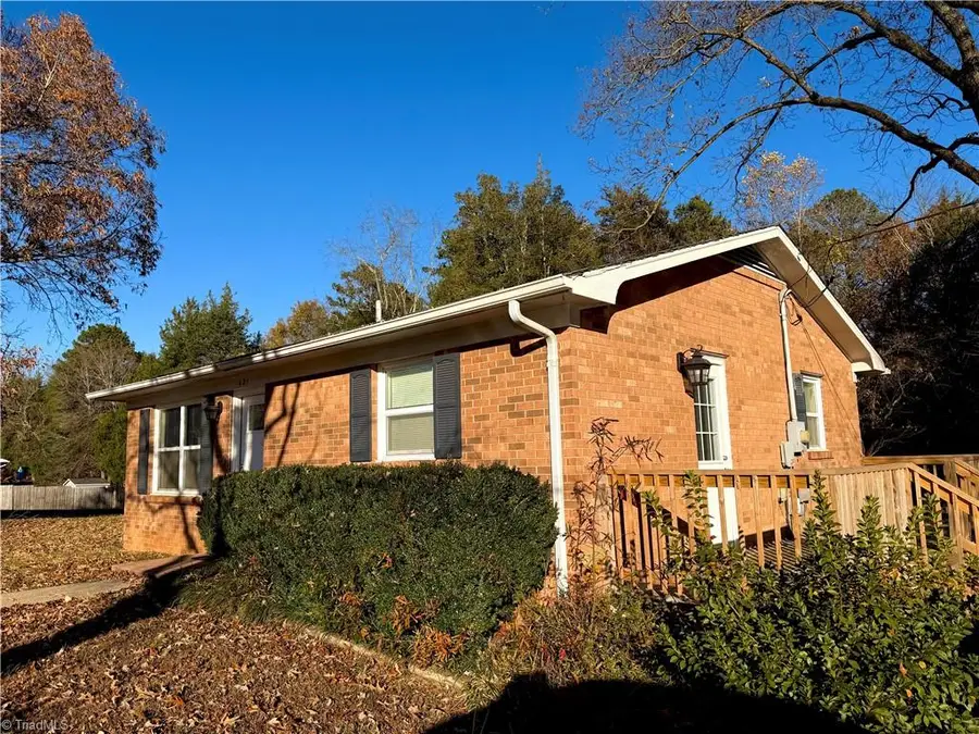421 Sycamore Circle, Yadkinville, NC 27055 - Image #2