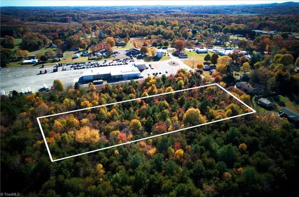 124 River Road, Boonville, NC 27011