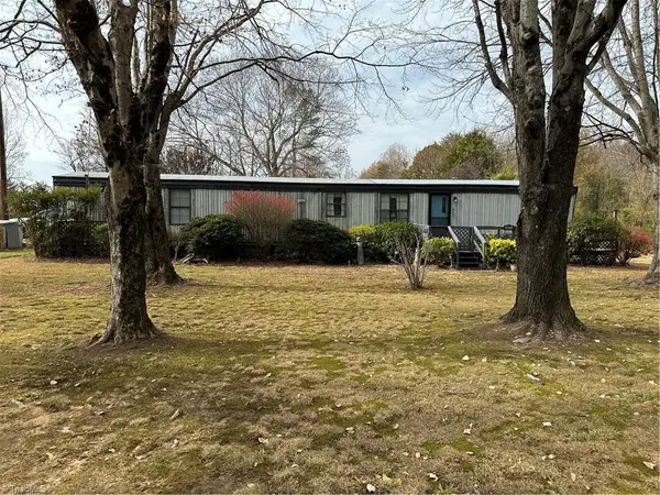 4832 Vienna Dozier Road, Pfafftown, NC 27040