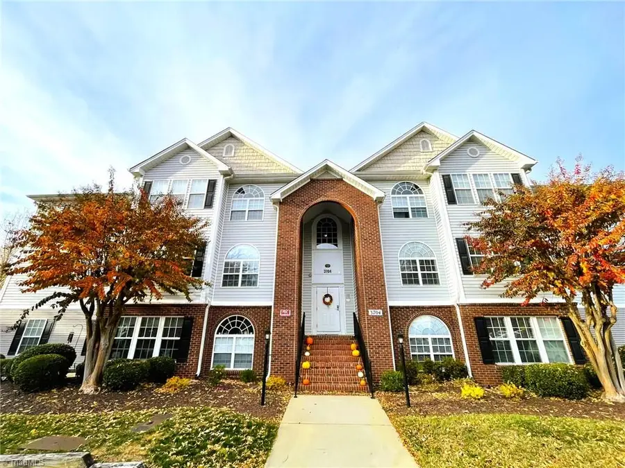 3704 Cotswold Terrace #2B, Greensboro, NC 27410 - Image #3