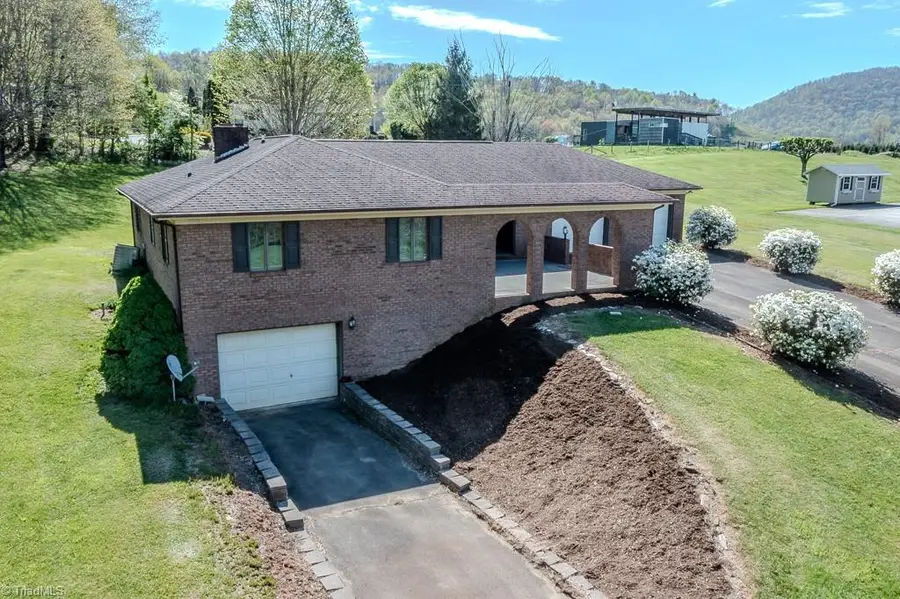 326 Mountain Valley Drive, West Jefferson, NC 28694 - Image #2