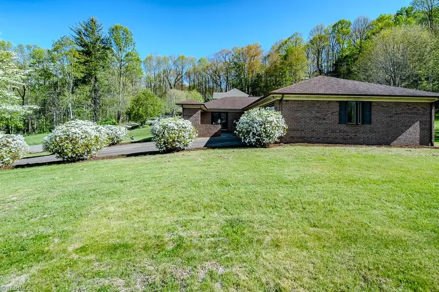 326 Mountain Valley Drive, West Jefferson, NC 28694 - Image #3