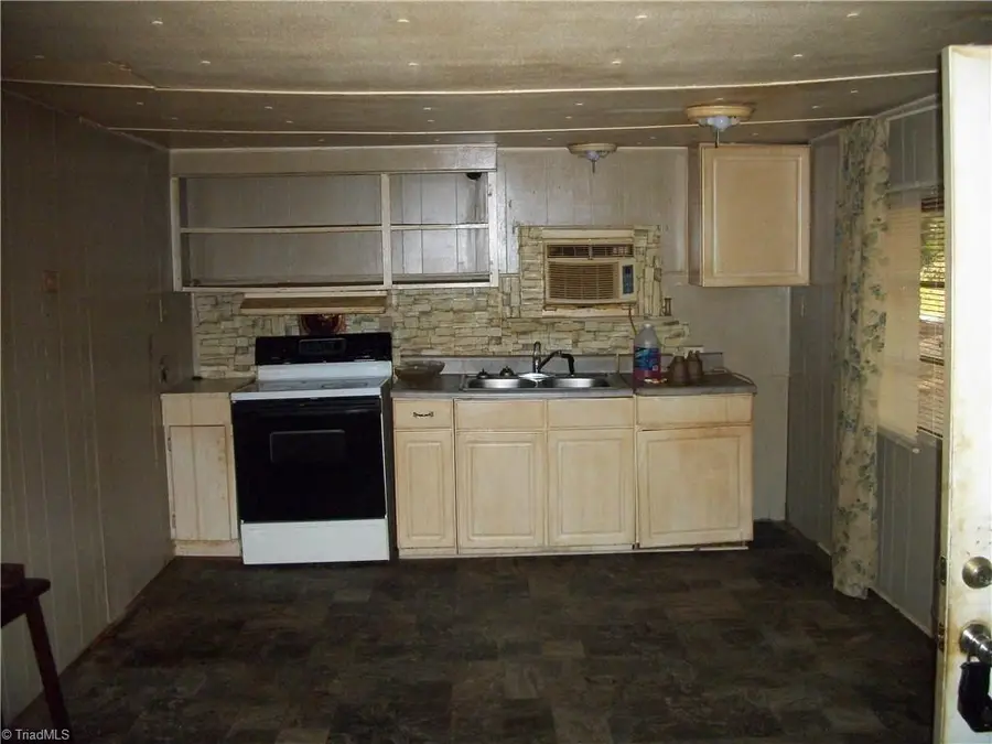 737 Summit Loop, Eden, NC 27288 - Image #3