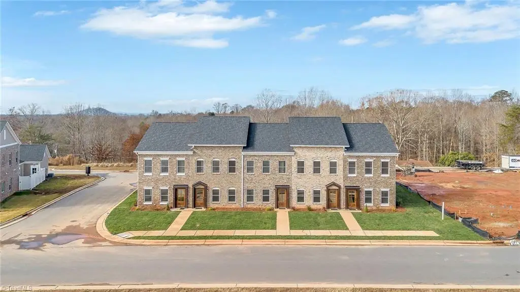 2119 24th Street Lane Se, Hickory, NC 28602 - Image #1