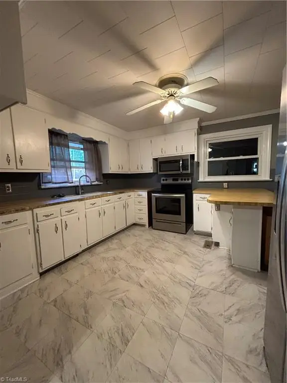 139 E Side Drive, Mount Airy, NC 27030 - Image #3