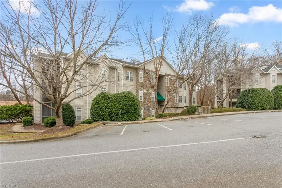 3001 Greystone Point #J, Greensboro, NC 27410 - Image #3