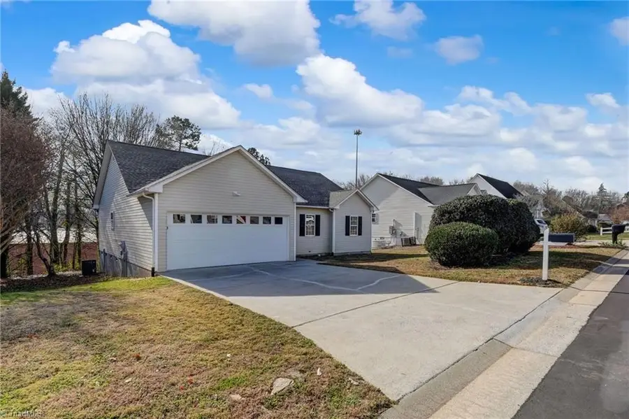 4572 Bottoms Rock Lane, Pfafftown, NC 27040 - Image #2